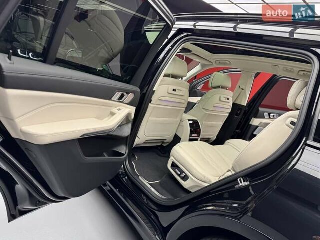 Черный БМВ X7, объемом двигателя 4.4 л и пробегом 88 тыс. км за 82900 $, фото 38 на Automoto.ua