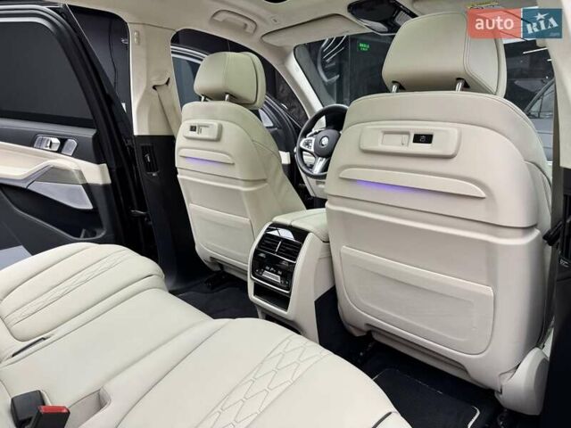 Черный БМВ X7, объемом двигателя 4.4 л и пробегом 88 тыс. км за 82900 $, фото 49 на Automoto.ua