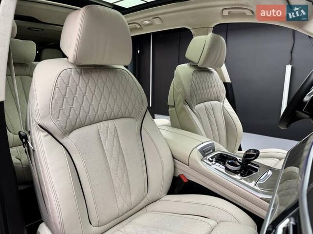 Черный БМВ X7, объемом двигателя 4.4 л и пробегом 88 тыс. км за 82900 $, фото 57 на Automoto.ua