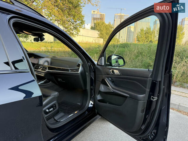 Черный БМВ X7, объемом двигателя 4.39 л и пробегом 29 тыс. км за 81500 $, фото 65 на Automoto.ua