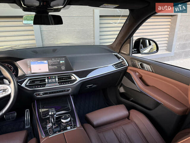 Черный БМВ X7, объемом двигателя 2.99 л и пробегом 87 тыс. км за 88500 $, фото 19 на Automoto.ua