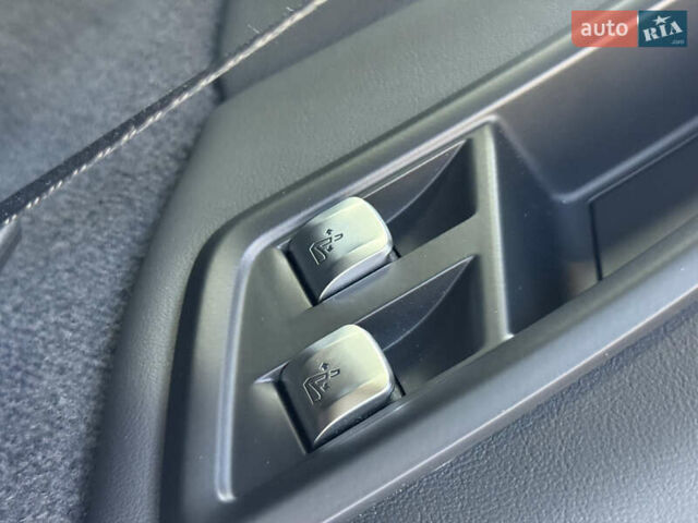 Черный БМВ X7, объемом двигателя 4.39 л и пробегом 29 тыс. км за 81500 $, фото 58 на Automoto.ua