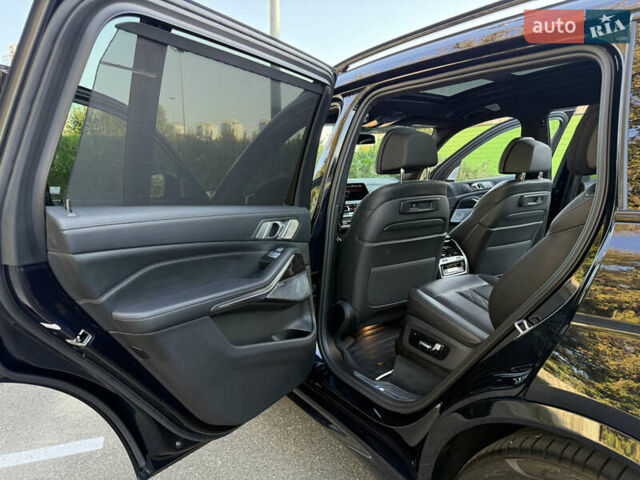 Черный БМВ X7, объемом двигателя 4.39 л и пробегом 29 тыс. км за 81500 $, фото 44 на Automoto.ua