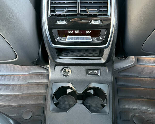 Черный БМВ X7, объемом двигателя 4.39 л и пробегом 29 тыс. км за 81500 $, фото 77 на Automoto.ua