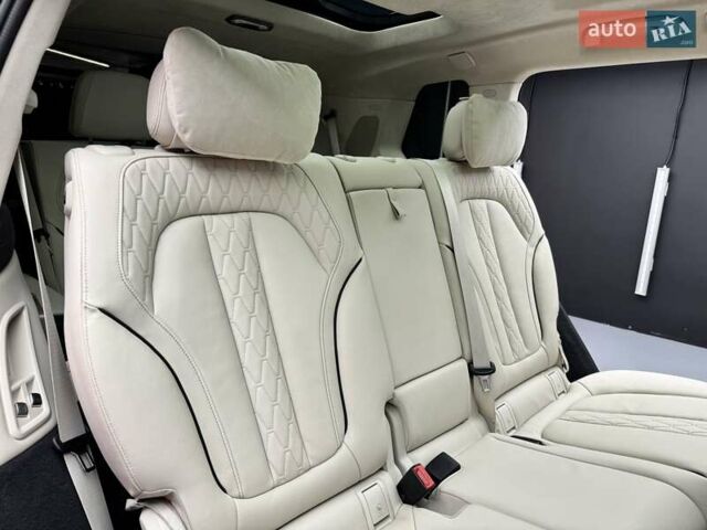 Черный БМВ X7, объемом двигателя 4.4 л и пробегом 88 тыс. км за 82900 $, фото 47 на Automoto.ua