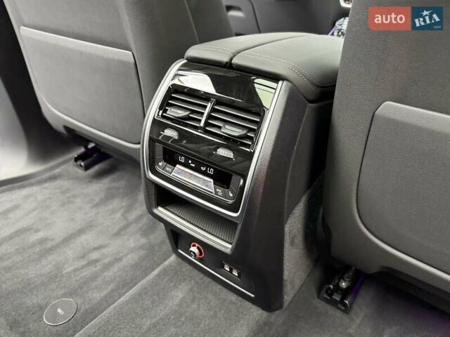Черный БМВ X7, объемом двигателя 4.4 л и пробегом 33 тыс. км за 91900 $, фото 48 на Automoto.ua