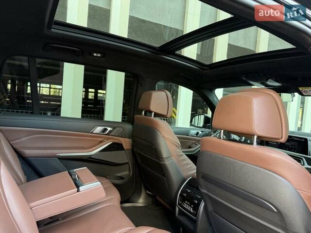 Черный БМВ X7, объемом двигателя 4.39 л и пробегом 182 тыс. км за 71000 $, фото 6 на Automoto.ua