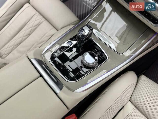 Черный БМВ X7, объемом двигателя 4.4 л и пробегом 88 тыс. км за 82900 $, фото 54 на Automoto.ua
