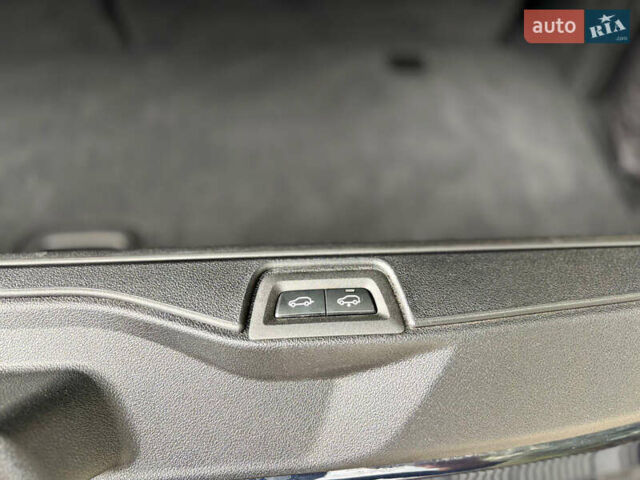 Черный БМВ X7, объемом двигателя 2.99 л и пробегом 102 тыс. км за 82800 $, фото 38 на Automoto.ua