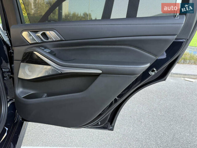 Черный БМВ X7, объемом двигателя 4.39 л и пробегом 29 тыс. км за 81500 $, фото 61 на Automoto.ua