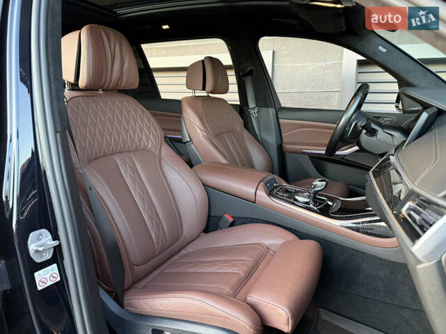 Черный БМВ X7, объемом двигателя 2.99 л и пробегом 87 тыс. км за 88500 $, фото 16 на Automoto.ua