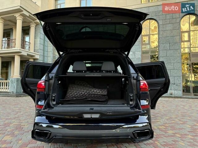Черный БМВ X7, объемом двигателя 2.99 л и пробегом 117 тыс. км за 75950 $, фото 80 на Automoto.ua