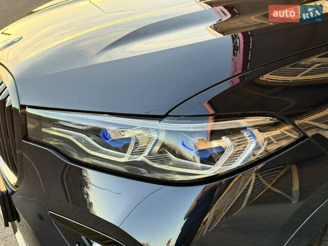 Черный БМВ X7, объемом двигателя 2.99 л и пробегом 87 тыс. км за 88500 $, фото 5 на Automoto.ua