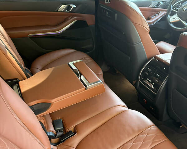 Черный БМВ X7, объемом двигателя 3 л и пробегом 120 тыс. км за 63500 $, фото 13 на Automoto.ua