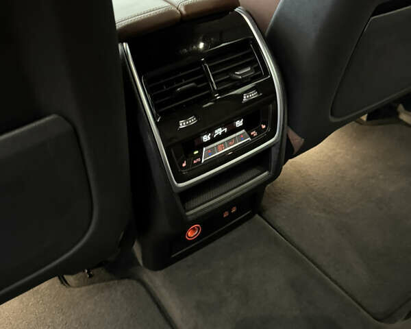 Черный БМВ X7, объемом двигателя 2.99 л и пробегом 60 тыс. км за 94500 $, фото 10 на Automoto.ua