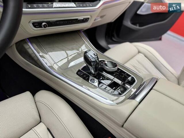 Черный БМВ X7, объемом двигателя 4.4 л и пробегом 88 тыс. км за 82900 $, фото 35 на Automoto.ua