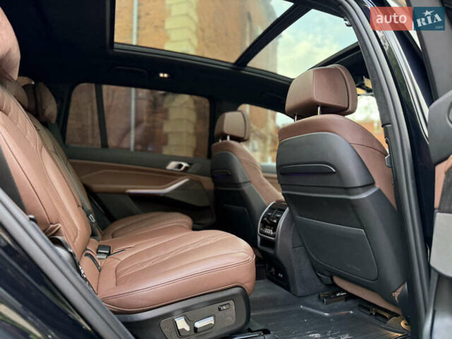 Черный БМВ X7, объемом двигателя 2.99 л и пробегом 20 тыс. км за 99999 $, фото 105 на Automoto.ua