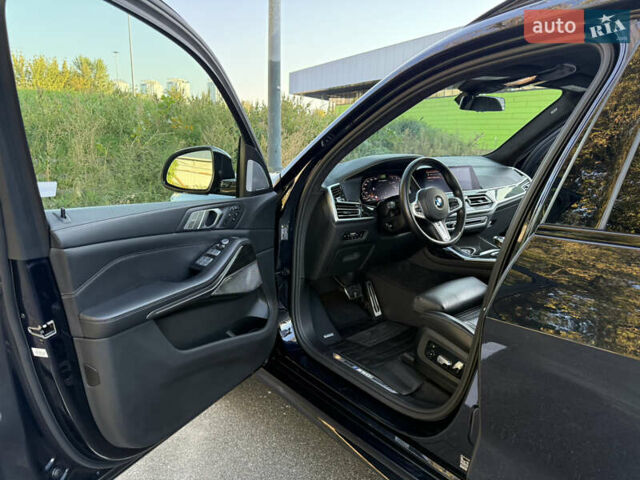 Черный БМВ X7, объемом двигателя 4.39 л и пробегом 29 тыс. км за 81500 $, фото 30 на Automoto.ua