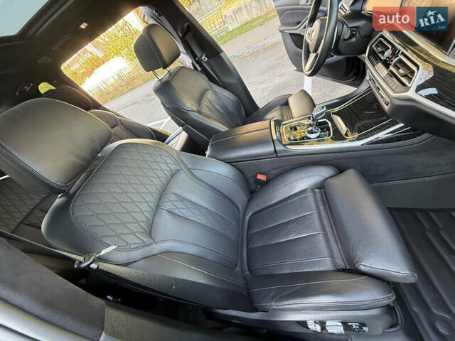 Черный БМВ X7, объемом двигателя 4.39 л и пробегом 29 тыс. км за 81500 $, фото 71 на Automoto.ua