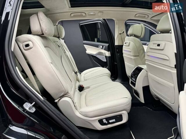 Черный БМВ X7, объемом двигателя 4.4 л и пробегом 88 тыс. км за 82900 $, фото 46 на Automoto.ua