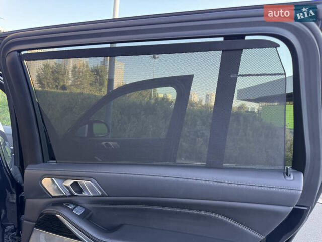 Черный БМВ X7, объемом двигателя 4.39 л и пробегом 29 тыс. км за 81500 $, фото 62 на Automoto.ua