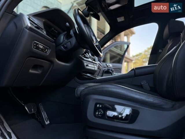 Черный БМВ X7, объемом двигателя 2.99 л и пробегом 117 тыс. км за 75950 $, фото 67 на Automoto.ua