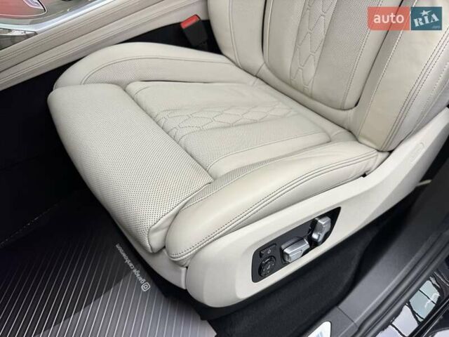 Черный БМВ X7, объемом двигателя 4.4 л и пробегом 88 тыс. км за 82900 $, фото 28 на Automoto.ua