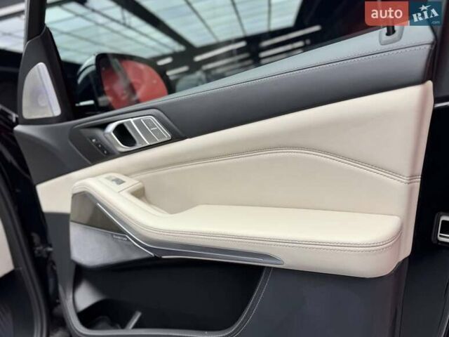 Черный БМВ X7, объемом двигателя 4.4 л и пробегом 88 тыс. км за 82900 $, фото 55 на Automoto.ua