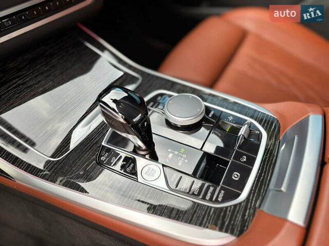 Черный БМВ X7, объемом двигателя 2.99 л и пробегом 102 тыс. км за 82800 $, фото 29 на Automoto.ua