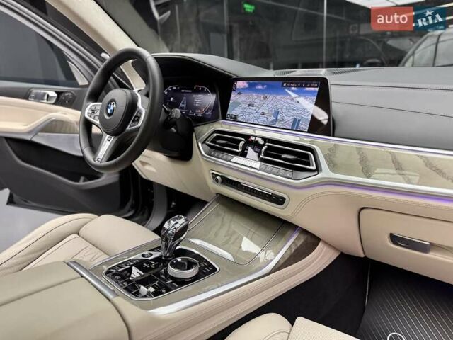 Черный БМВ X7, объемом двигателя 4.4 л и пробегом 88 тыс. км за 82900 $, фото 60 на Automoto.ua