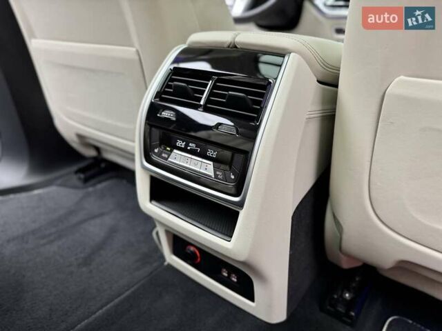 Черный БМВ X7, объемом двигателя 4.4 л и пробегом 88 тыс. км за 82900 $, фото 51 на Automoto.ua