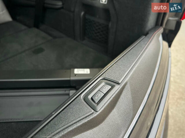 Черный БМВ X7, объемом двигателя 2.99 л и пробегом 41 тыс. км за 89900 $, фото 39 на Automoto.ua