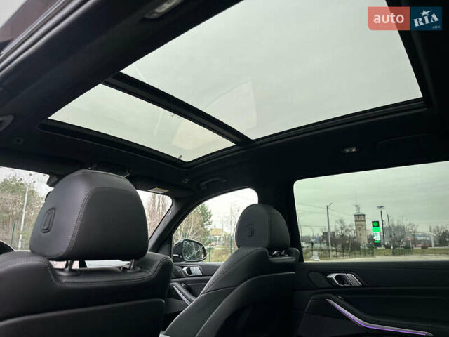 Черный БМВ X7, объемом двигателя 2.99 л и пробегом 41 тыс. км за 89900 $, фото 65 на Automoto.ua