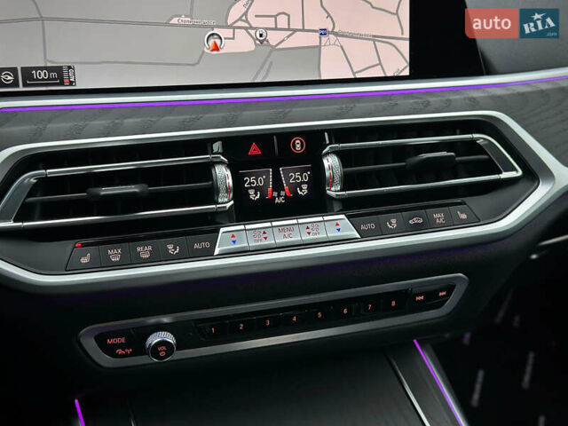 Черный БМВ X7, объемом двигателя 2.99 л и пробегом 41 тыс. км за 89900 $, фото 85 на Automoto.ua