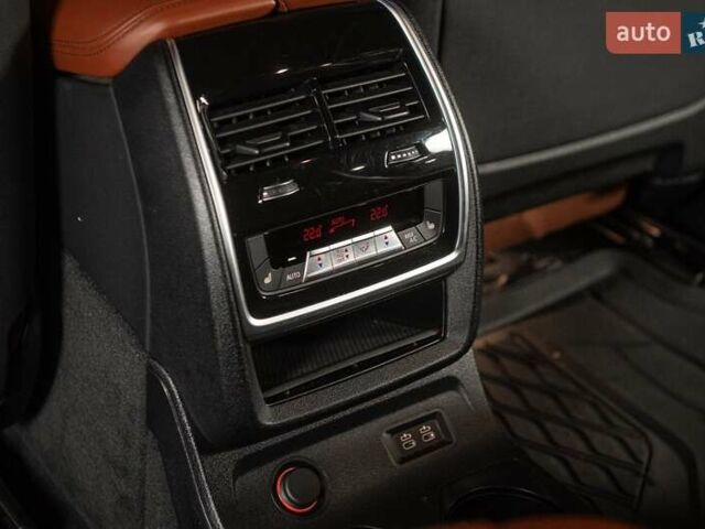 Черный БМВ X7, объемом двигателя 3 л и пробегом 65 тыс. км за 79900 $, фото 4 на Automoto.ua