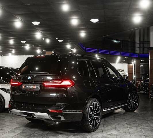Черный БМВ X7, объемом двигателя 3 л и пробегом 65 тыс. км за 79900 $, фото 105 на Automoto.ua