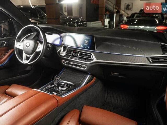 Черный БМВ X7, объемом двигателя 3 л и пробегом 65 тыс. км за 79900 $, фото 1 на Automoto.ua