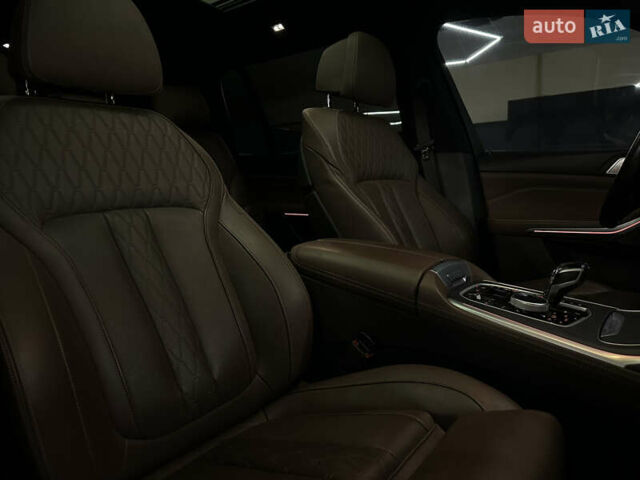 Черный БМВ X7, объемом двигателя 3 л и пробегом 96 тыс. км за 99999 $, фото 35 на Automoto.ua