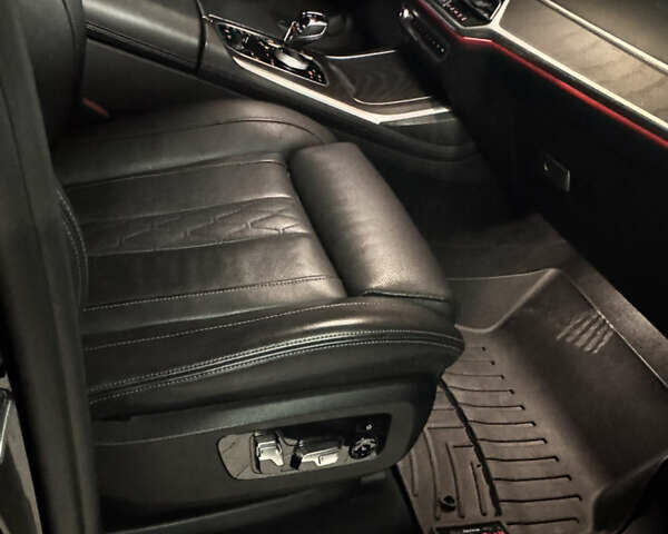 Черный БМВ X7, объемом двигателя 4.39 л и пробегом 70 тыс. км за 95000 $, фото 21 на Automoto.ua