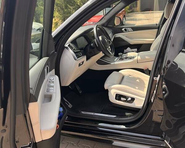 Черный БМВ X7, объемом двигателя 2.99 л и пробегом 68 тыс. км за 104000 $, фото 7 на Automoto.ua