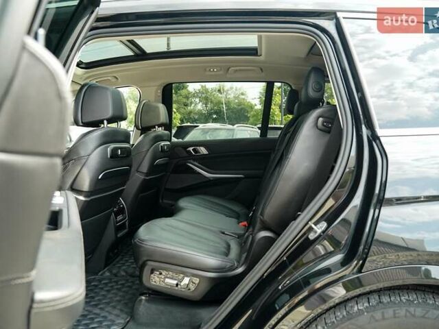 Черный БМВ X7, объемом двигателя 3 л и пробегом 67 тыс. км за 99500 $, фото 52 на Automoto.ua