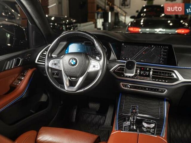 Черный БМВ X7, объемом двигателя 3 л и пробегом 65 тыс. км за 79900 $, фото 15 на Automoto.ua