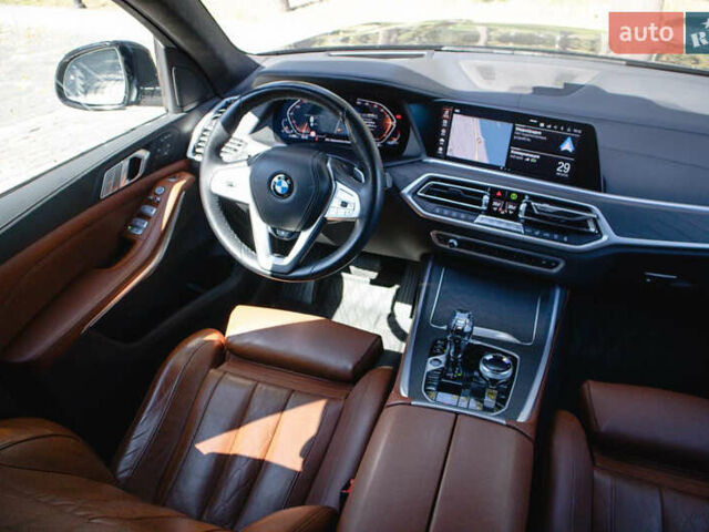 Черный БМВ X7, объемом двигателя 3 л и пробегом 64 тыс. км за 73500 $, фото 61 на Automoto.ua