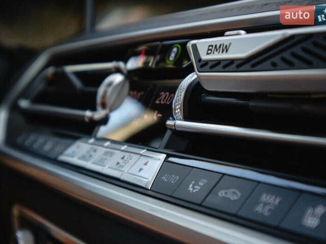 Черный БМВ X7, объемом двигателя 3 л и пробегом 64 тыс. км за 73500 $, фото 79 на Automoto.ua