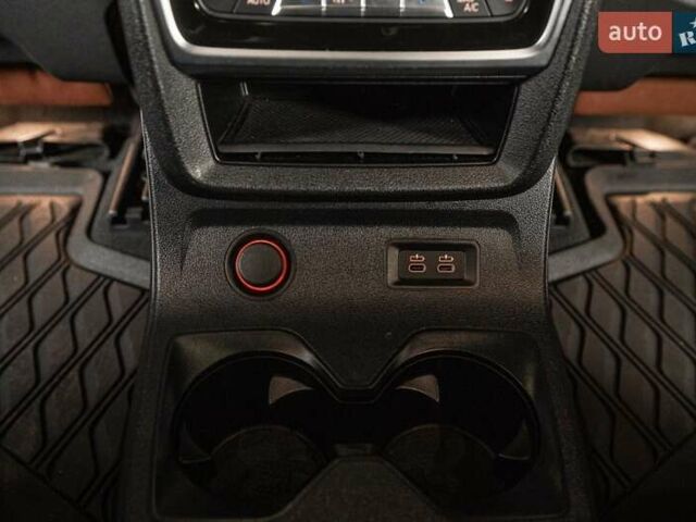 Черный БМВ X7, объемом двигателя 3 л и пробегом 65 тыс. км за 79900 $, фото 5 на Automoto.ua