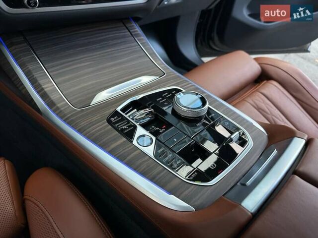 Черный БМВ X7, объемом двигателя 4.4 л и пробегом 40 тыс. км за 140900 $, фото 53 на Automoto.ua