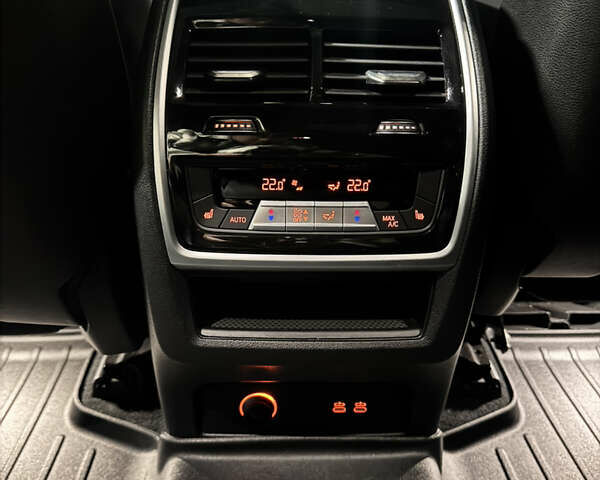 Черный БМВ X7, объемом двигателя 4.39 л и пробегом 70 тыс. км за 95000 $, фото 11 на Automoto.ua