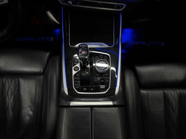 Черный БМВ X7, объемом двигателя 3 л и пробегом 65 тыс. км за 113000 $, фото 22 на Automoto.ua