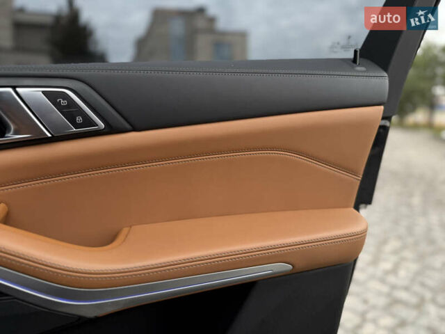 Черный БМВ X7, объемом двигателя 2.99 л и пробегом 117 тыс. км за 103900 $, фото 74 на Automoto.ua