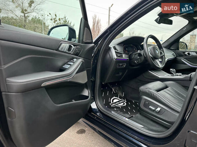 Черный БМВ X7, объемом двигателя 2.99 л и пробегом 41 тыс. км за 89900 $, фото 43 на Automoto.ua